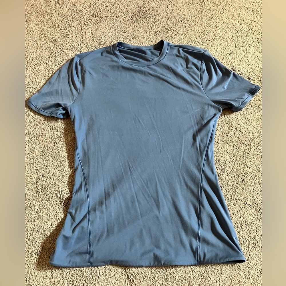 Lululemon Wundermost crewneck short sleeve shirt in Oasis Blue
Size S